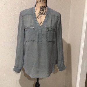 Banana republic black and white shirt